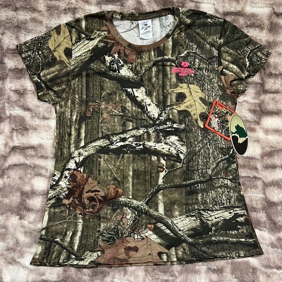 Mossy Oak Tops - NWT Women's Mossy Oak Camo T-Shirt SIZE Large